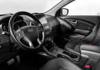 Подержанный автомобиль Hyundai ix35 2012 года (9 фото)