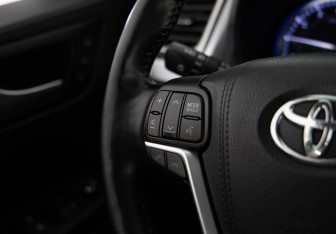 Подержанный автомобиль Toyota Highlander 2016 года (17 фото)