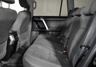 Подержанный автомобиль Toyota Land Cruiser Prado 2012 года (12 фото)