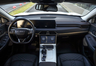 Подержанный автомобиль Exeed TXL 2022 года (10 фото)