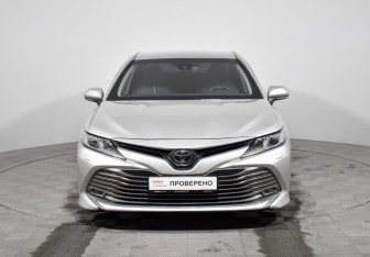 Подержанный автомобиль Toyota Camry Sedan 2018 года (2 фото)