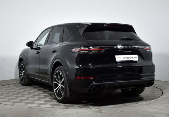 Подержанный автомобиль Porsche Cayenne 2020 года (7 фото)