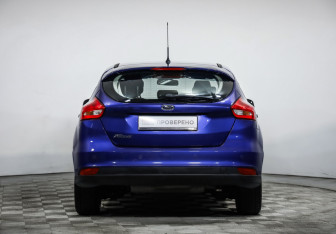 Подержанный автомобиль Ford Focus Hatchback 2016 года (6 фото)