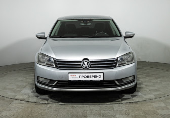 Подержанный автомобиль Volkswagen Passat Sedan 2012 года (2 фото)