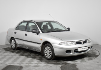 Подержанный автомобиль Mitsubishi Carisma Sedan 1998 года (4 фото)