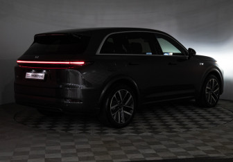 Подержанный автомобиль LiXiang L7 2024 года (33 фото)