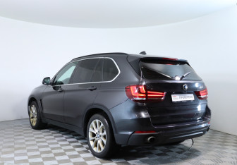 Подержанный автомобиль BMW X5 2015 года (8 фото)