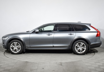 Подержанный автомобиль Volvo V90 Cross Country 2017 года (8 фото)