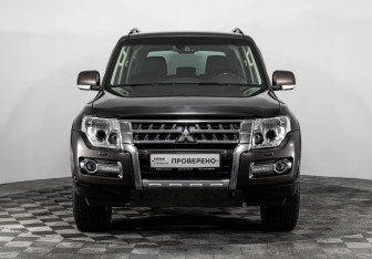 Подержанный автомобиль Mitsubishi Pajero 2017 года (3 фото)