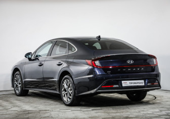 Подержанный автомобиль Hyundai Sonata 2021 года (7 фото)