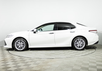 Подержанный автомобиль Toyota Camry Sedan 2020 года (8 фото)