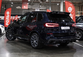 Подержанный автомобиль BMW X5 2020 года (17 фото)