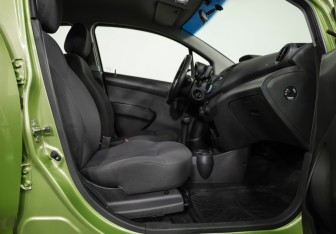 Подержанный автомобиль Chevrolet Spark 2013 года (18 фото)