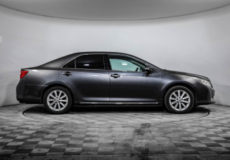 Подержанный автомобиль Toyota Camry Sedan 2013 года (4 фото)