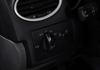 Подержанный автомобиль Ford Focus Hatchback 2011 года (15 фото)