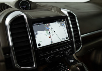 Подержанный автомобиль Porsche Cayenne 2010 года (17 фото)