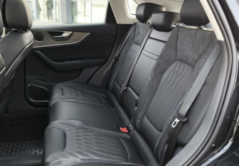 Подержанный автомобиль Hongqi HS5 2024 года (20 фото)