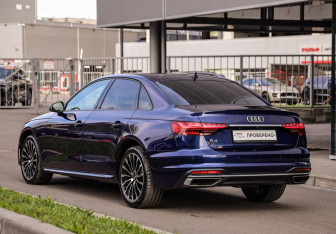 Подержанный автомобиль Audi A4 Sedan 2020 года (8 фото)