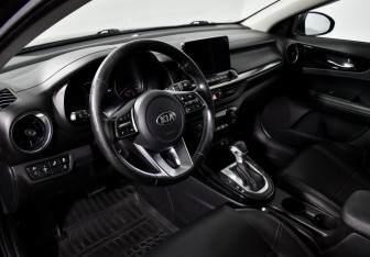 Подержанный автомобиль Kia Cerato Sedan 2019 года (9 фото)