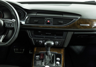 Подержанный автомобиль Audi A6 Sedan 2011 года (14 фото)