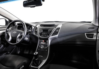 Подержанный автомобиль Hyundai Elantra Sedan 2015 года (9 фото)
