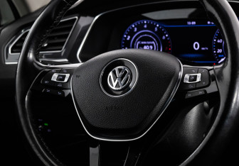 Подержанный автомобиль Volkswagen Tiguan 2017 года (12 фото)