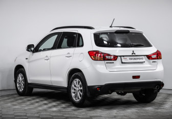Подержанный автомобиль Mitsubishi ASX 2013 года (7 фото)