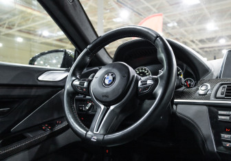Подержанный автомобиль BMW M6 Coupe 2013 года (24 фото)