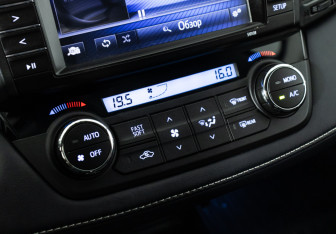 Подержанный автомобиль Toyota RAV4 2018 года (16 фото)