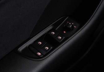 Подержанный автомобиль Audi A3 Sedan 2015 года (18 фото)