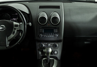 Подержанный автомобиль Nissan Qashqai 2012 года (14 фото)
