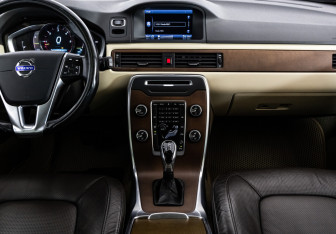 Подержанный автомобиль Volvo XC70 2014 года (12 фото)
