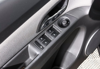 Подержанный автомобиль Chevrolet Cruze Sedan 2010 года (10 фото)