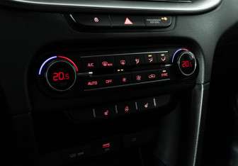 Подержанный автомобиль Kia Ceed Wagon 2021 года (18 фото)