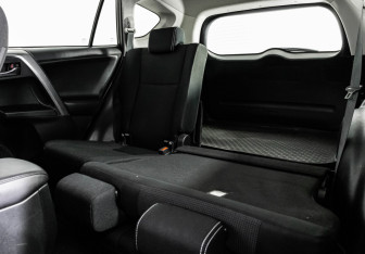 Подержанный автомобиль Toyota RAV4 2018 года (21 фото)