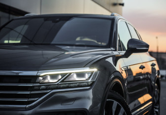 Подержанный автомобиль Volkswagen Touareg 2020 года (2 фото)