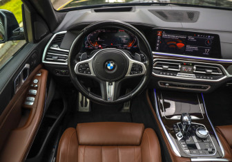 Подержанный автомобиль BMW X7 2020 года (18 фото)