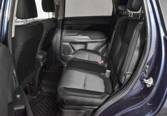 Подержанный автомобиль Mitsubishi Outlander 2018 года (11 фото)