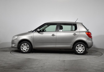 Подержанный автомобиль Skoda Fabia Hatchback 2013 года (8 фото)