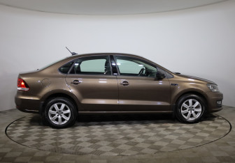 Подержанный автомобиль Volkswagen Polo Sedan 2017 года (4 фото)