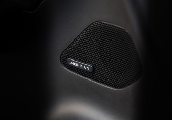 Подержанный автомобиль Jaguar F-Pace 2017 года (25 фото)