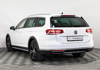 Подержанный автомобиль Volkswagen Passat Wagon 2019 года (8 фото)