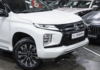 Подержанный автомобиль Mitsubishi Montero Sport 2022 года (8 фото)