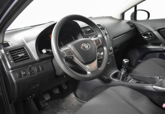 Подержанный автомобиль Toyota Avensis Sedan 2009 года (9 фото)