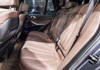Подержанный автомобиль BMW X5 2019 года (18 фото)