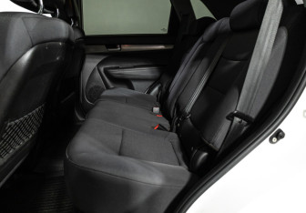 Подержанный автомобиль Kia Sorento 2012 года (10 фото)