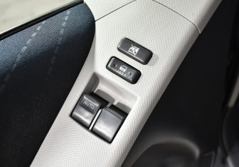 Подержанный автомобиль Toyota Yaris Hatchback 2008 года (14 фото)