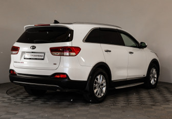 Подержанный автомобиль Kia Sorento 2017 года (5 фото)