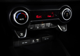 Подержанный автомобиль Kia Rio Hatchback 2018 года (15 фото)