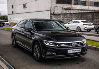 Подержанный автомобиль Volkswagen Passat Sedan 2017 года (5 фото)